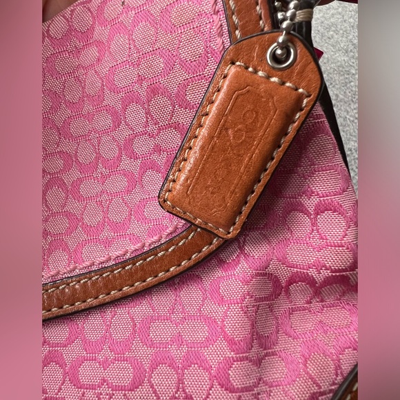 Coach Pink Signature Canvas Soho - Picture 4 of 7